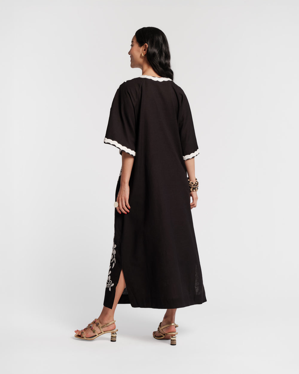 Charming Caftan - Peacock Embroidery Black