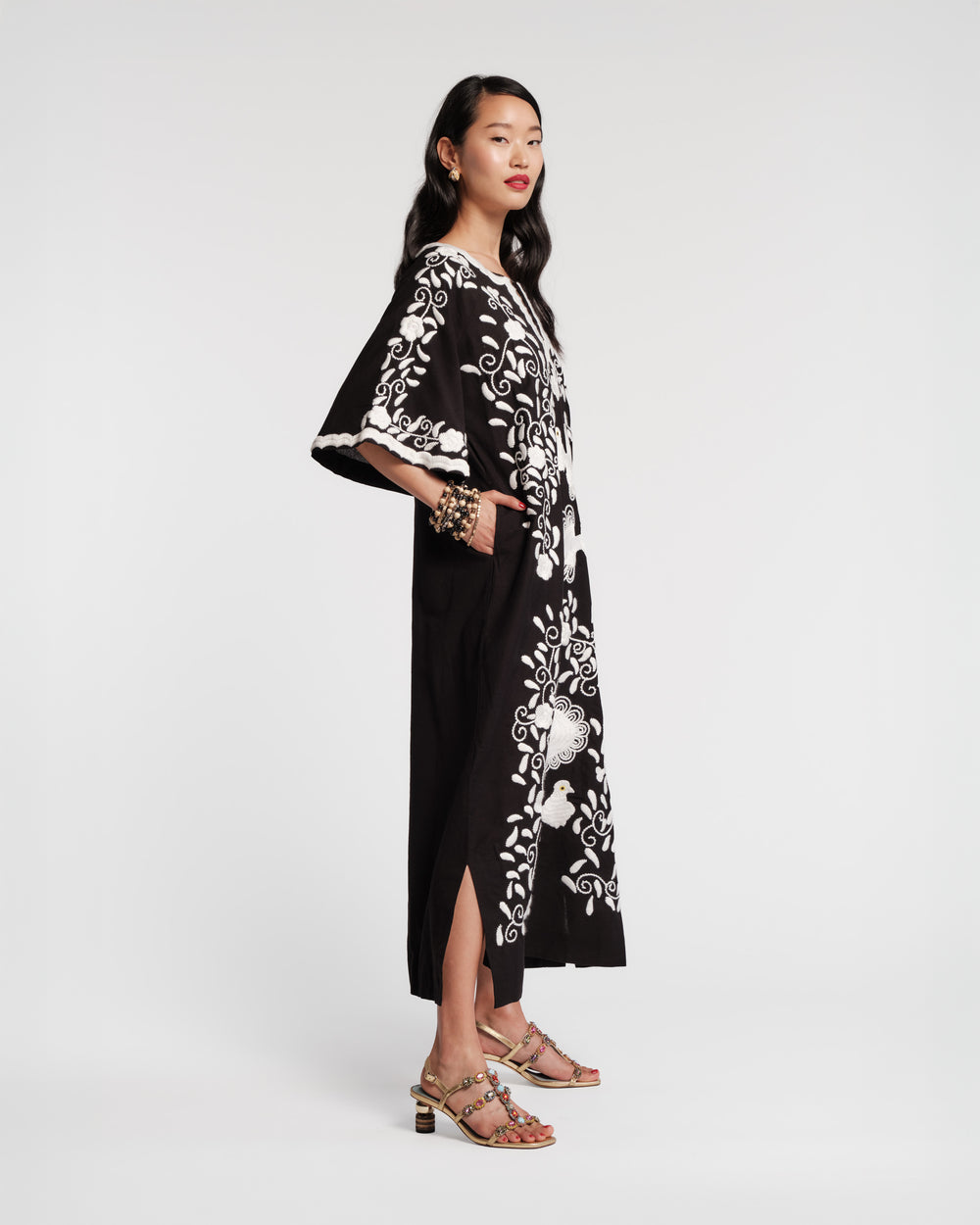 Charming Caftan - Peacock Embroidery Black