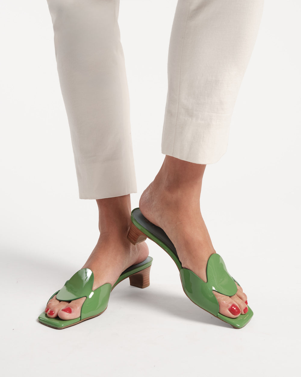 Sandy Circle - Slide Patent Green - Frances Valentine