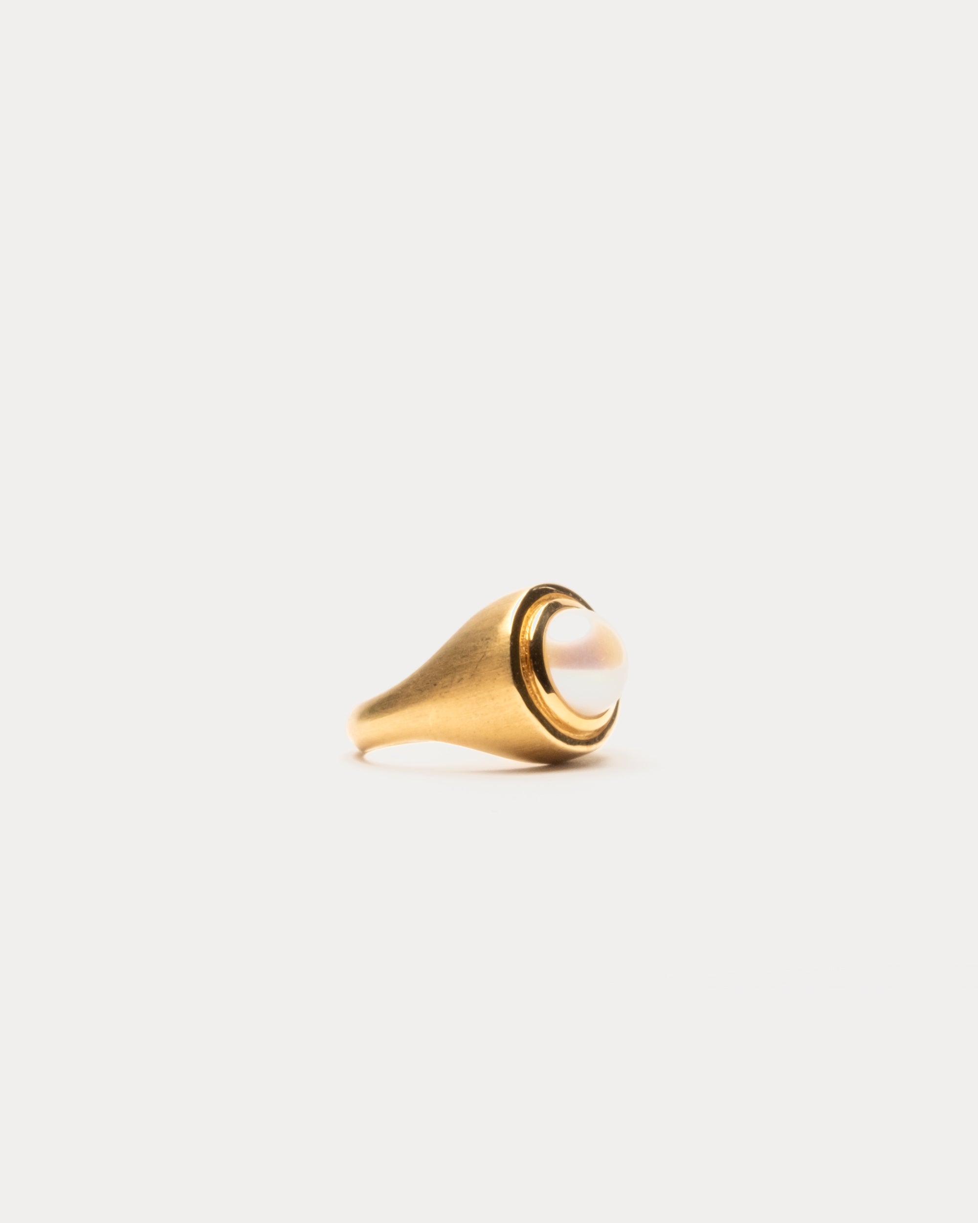 Mini Signet Ring Pearl Gold